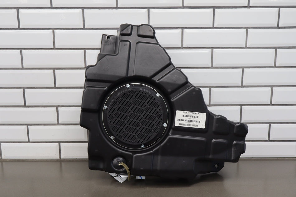 14-16 Jeep Grand Cherokee OEM Subwoofer With Enclosure Tested