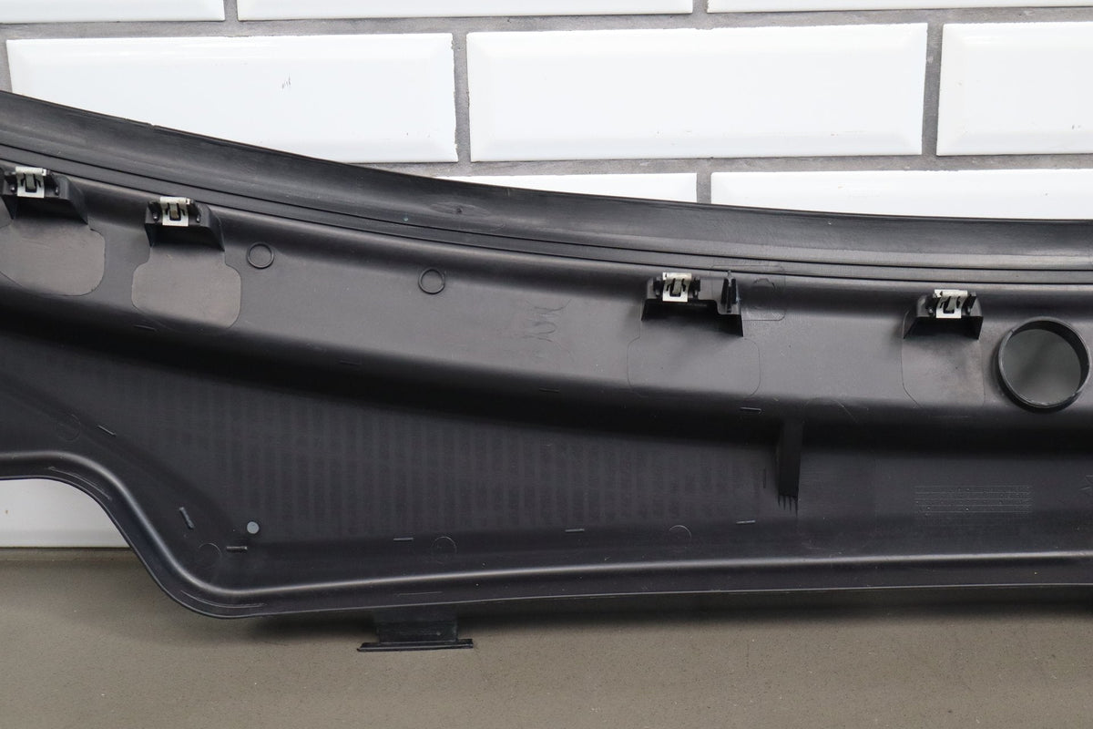 14-16 Jeep Grand Cherokee WK2 Cowl Vent Panel