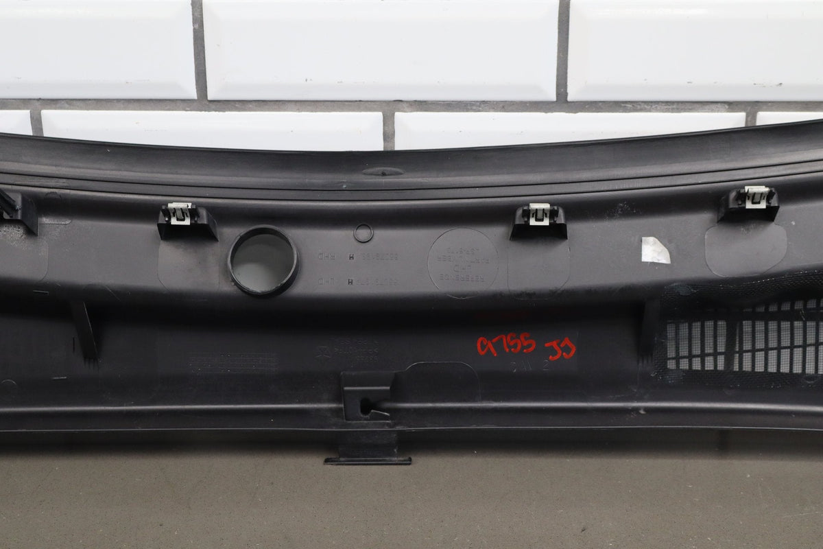 14-16 Jeep Grand Cherokee WK2 Cowl Vent Panel