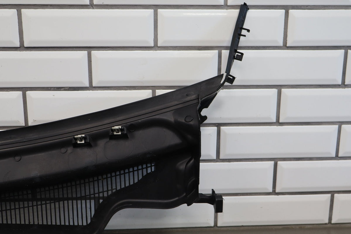 14-16 Jeep Grand Cherokee WK2 Cowl Vent Panel
