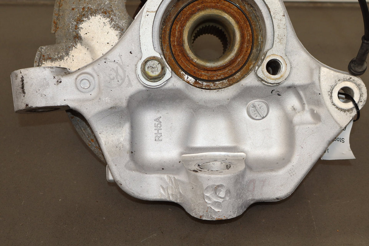 14-17 Cadillac Escalade RF Knee Hub Arms 23125969