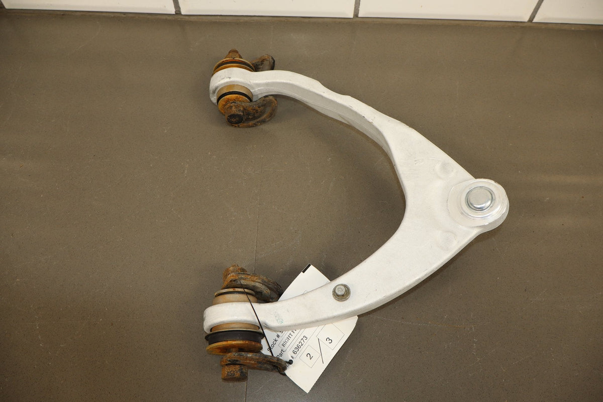 14-17 Cadillac Escalade RF Knee Hub Arms 23125969