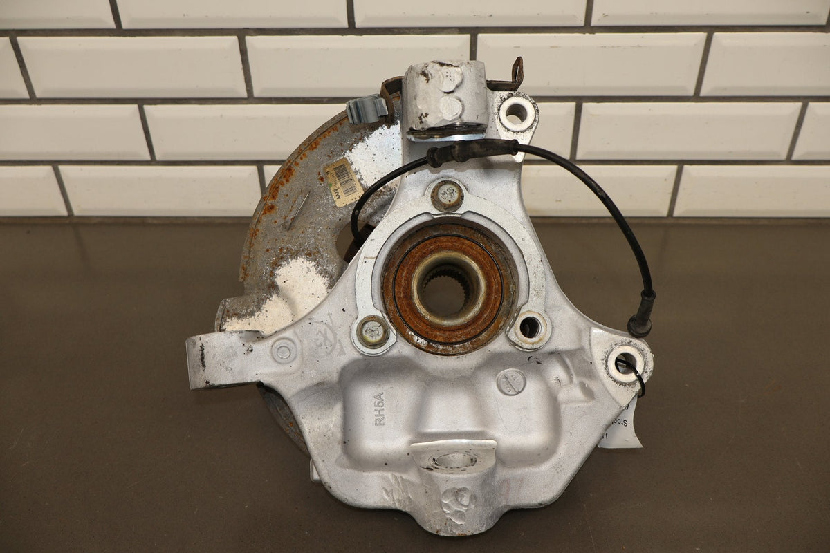 14-17 Cadillac Escalade RF Knee Hub Arms 23125969