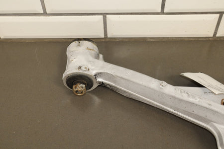 14-17 Cadillac Escalade RF Knee Hub Arms 23125969