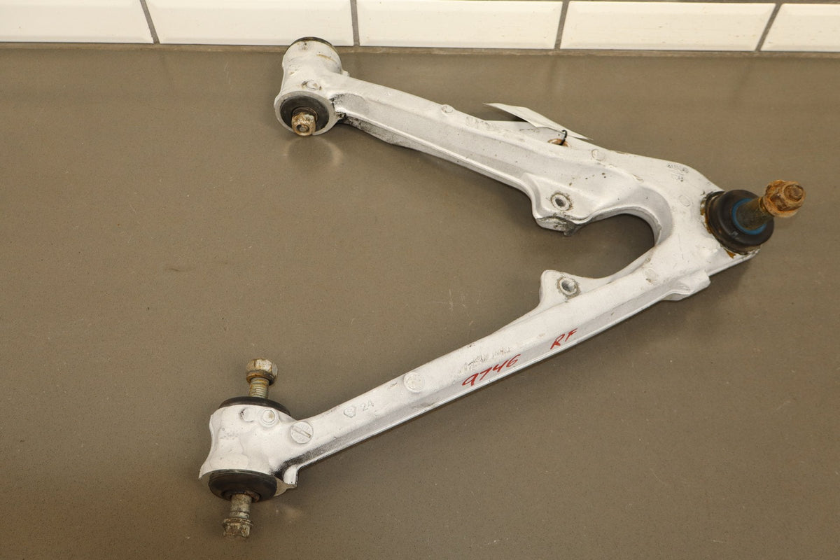 14-17 Cadillac Escalade RF Knee Hub Arms 23125969