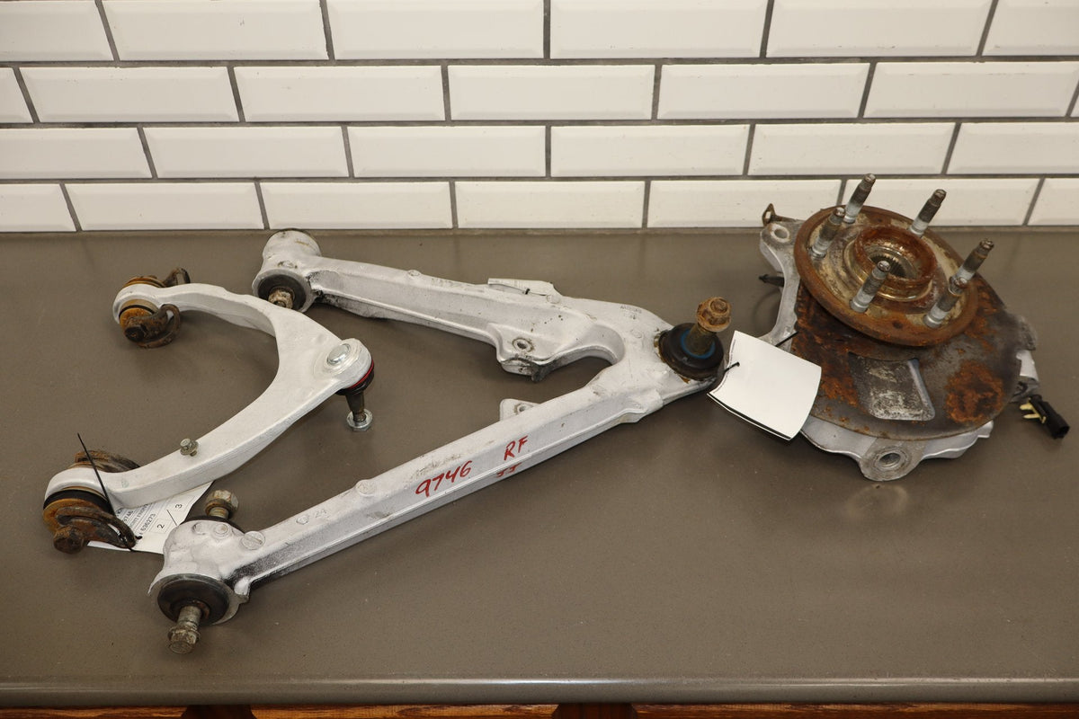 14-17 Cadillac Escalade RF Knee Hub Arms 23125969