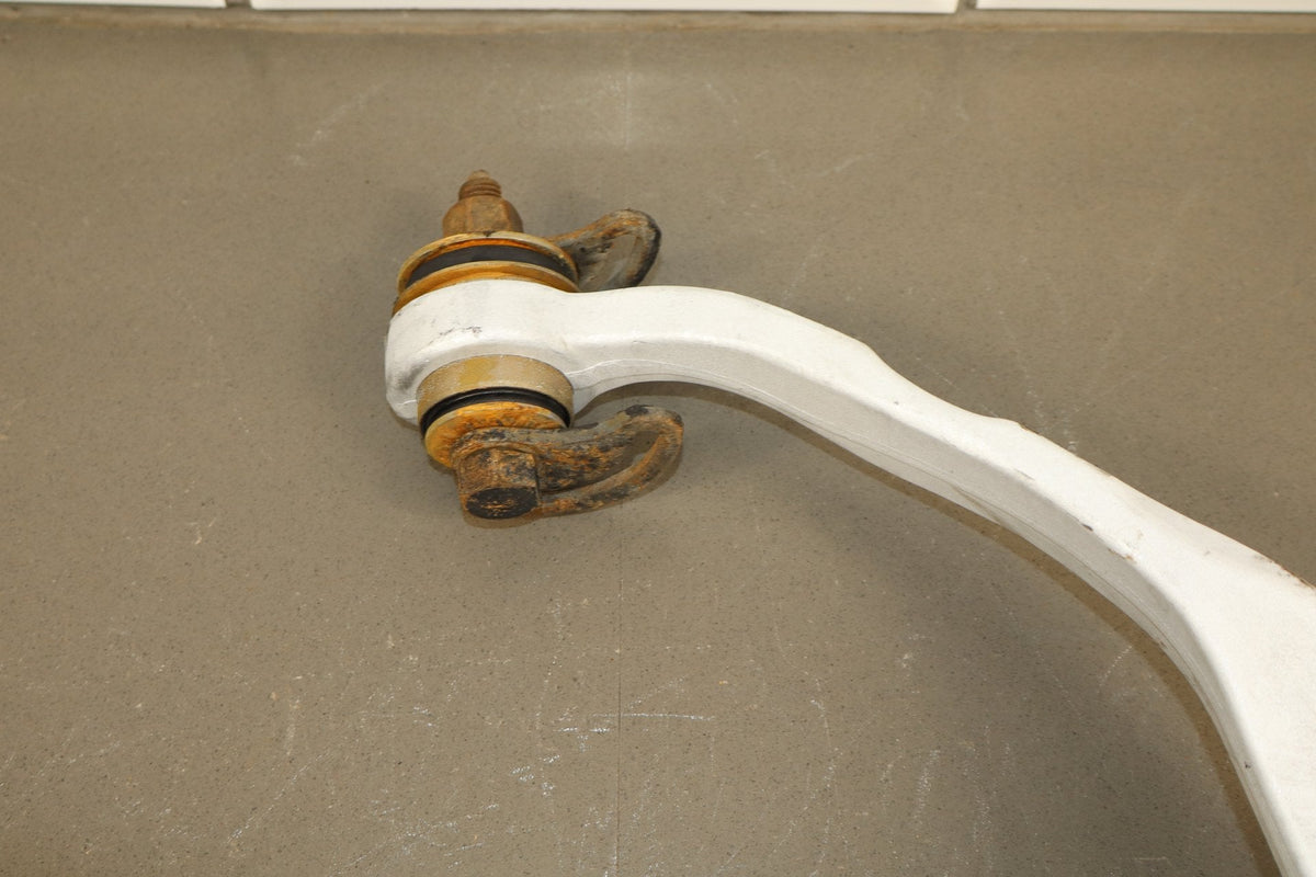 14-17 Cadillac Escalade RF Knee Hub Arms 23125969