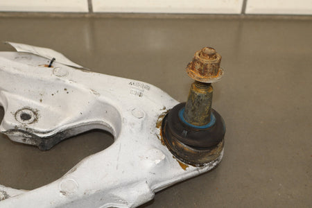 14-17 Cadillac Escalade RF Knee Hub Arms 23125969
