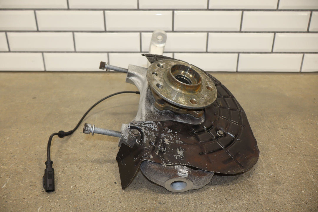 14 - 17 Maserati Ghibli AWD Front Left LH Spindle Knuckle W/ Hub & Sensor (77K)