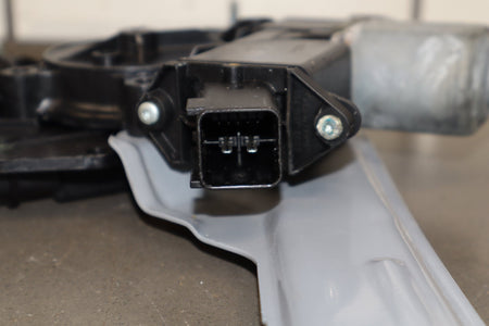 14-20 Cadillac Escalade LF Window Regulator 84621036