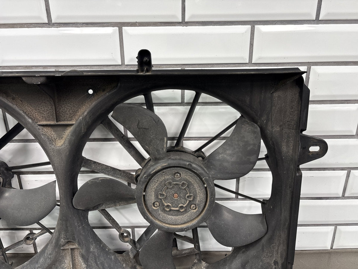 14-21 Cadillac Escalade Dual Fan Shroud 23123635
