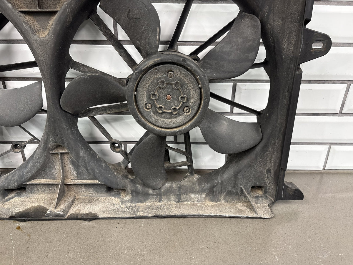 14-21 Cadillac Escalade Dual Fan Shroud 23123635