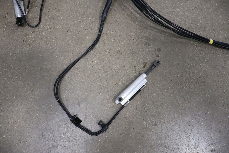 2005 Chevrolet Corvette C6- Convertible Top Hydraulic Cylinder