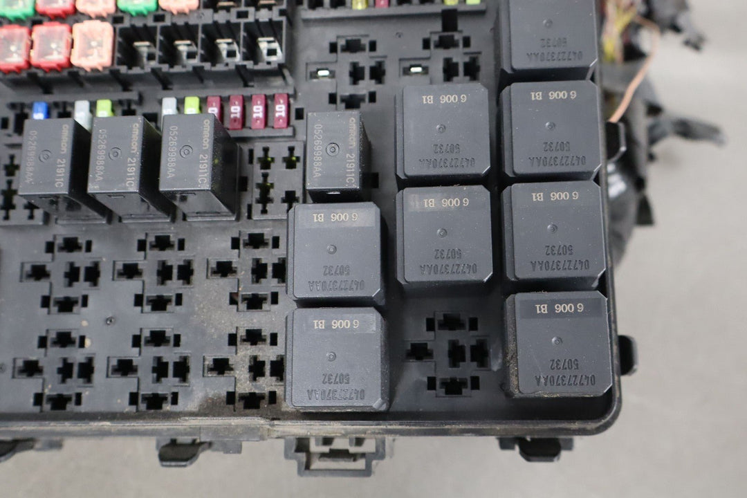 15 - 16 Dodge Charger SRT8 6.4L 392 Underhood Engine Fuse Box 68274148AD