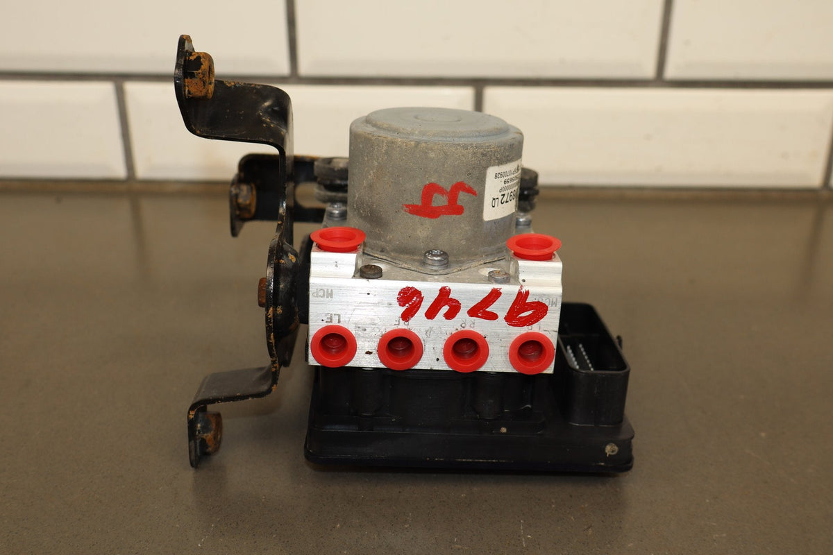 15-18 Cadillac Escalade Chevy Tahoe GMC Yukon ABS Pump Module 23380705