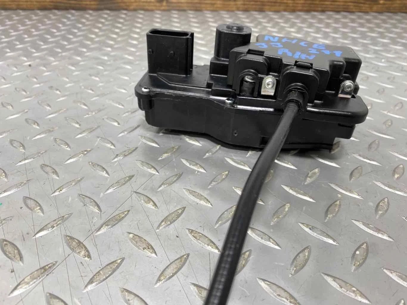 15-19 Chevy Corvette C7 Right RH Passenger Floor Release Door Latch W/ Cable