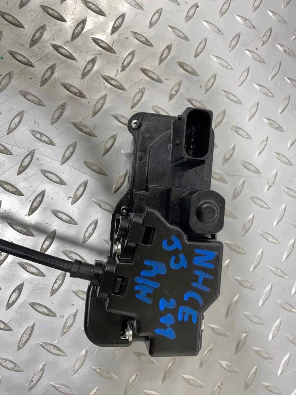 15-19 Chevy Corvette C7 Right RH Passenger Floor Release Door Latch W/ Cable