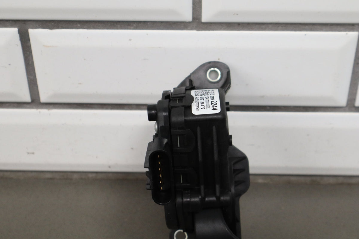 15-20 Cadillac Escalade Accelerator Pedal