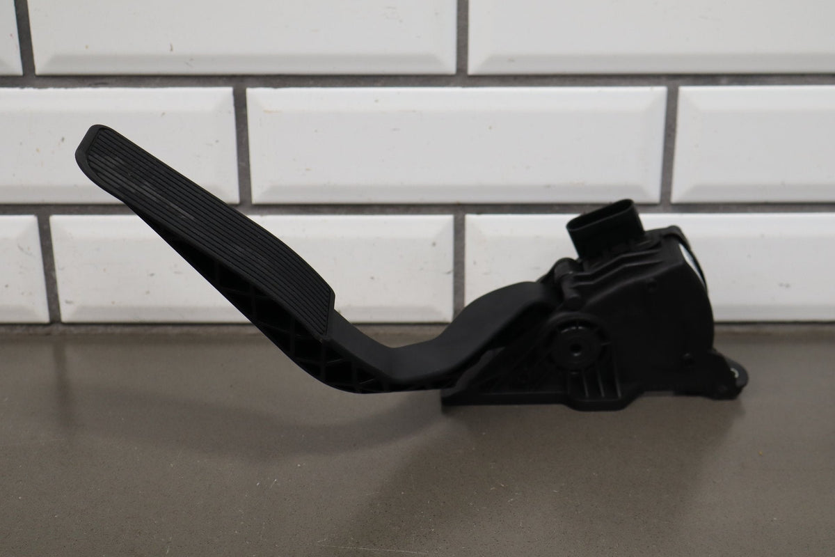 15-20 Cadillac Escalade Accelerator Pedal