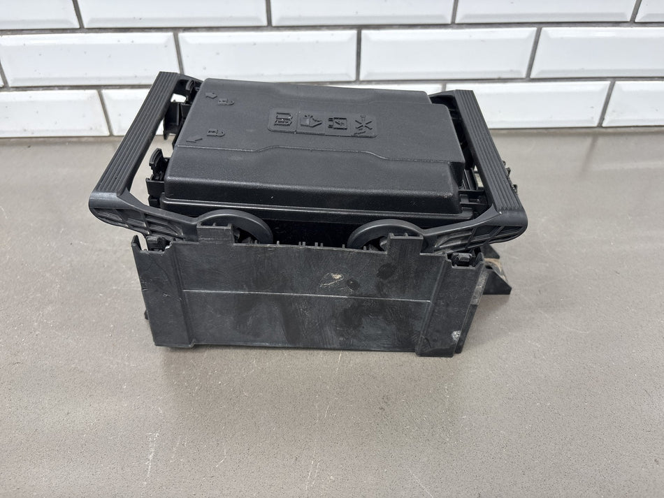 15-20 Cadillac Escalade Chevy Tahoe GMC Yukon 6.2L Engine Fuse Box 84114435