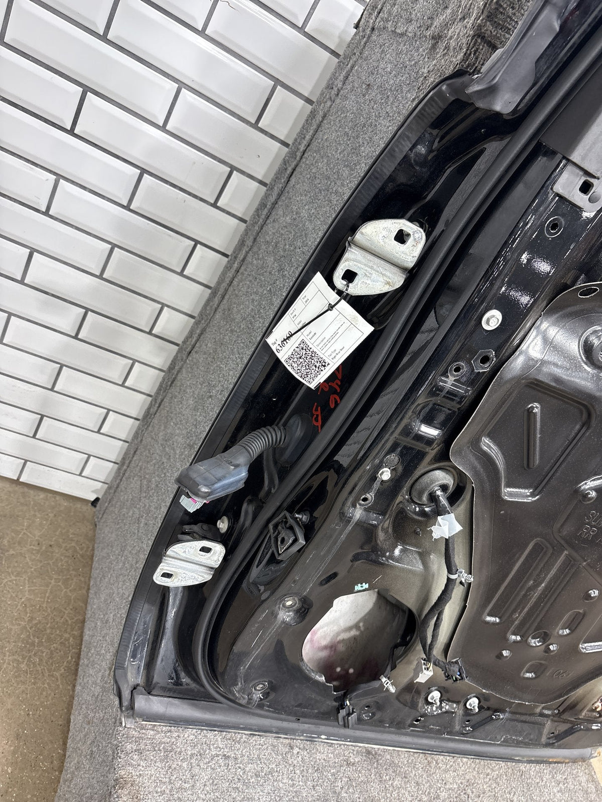 15-20 Cadillac Escalade ESV RR Door GBA Dent 84253592