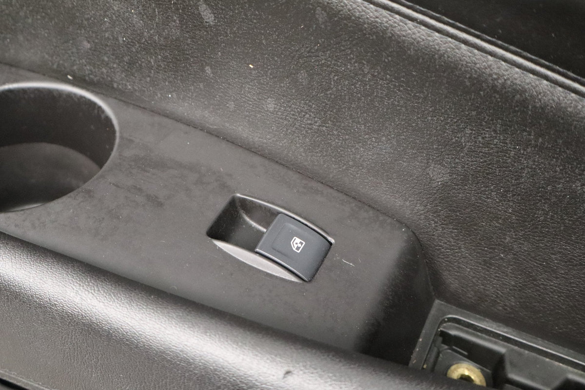 15-20 Cadillac Escalade ESV RR Door Panel Jet Black