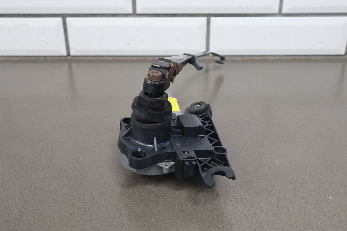15-20 Cadillac Escalade Rear Wiper Motor w Arm