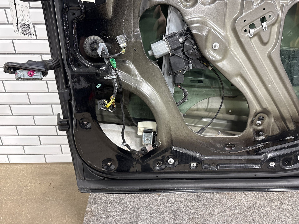 15-20 Cadillac Escalade RF Door Black Raven 23331912