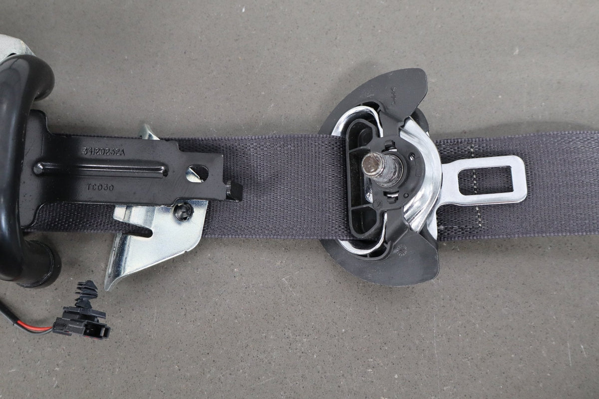 15-20 Cadillac Escalade RF Seat Belt Jet Black H2X