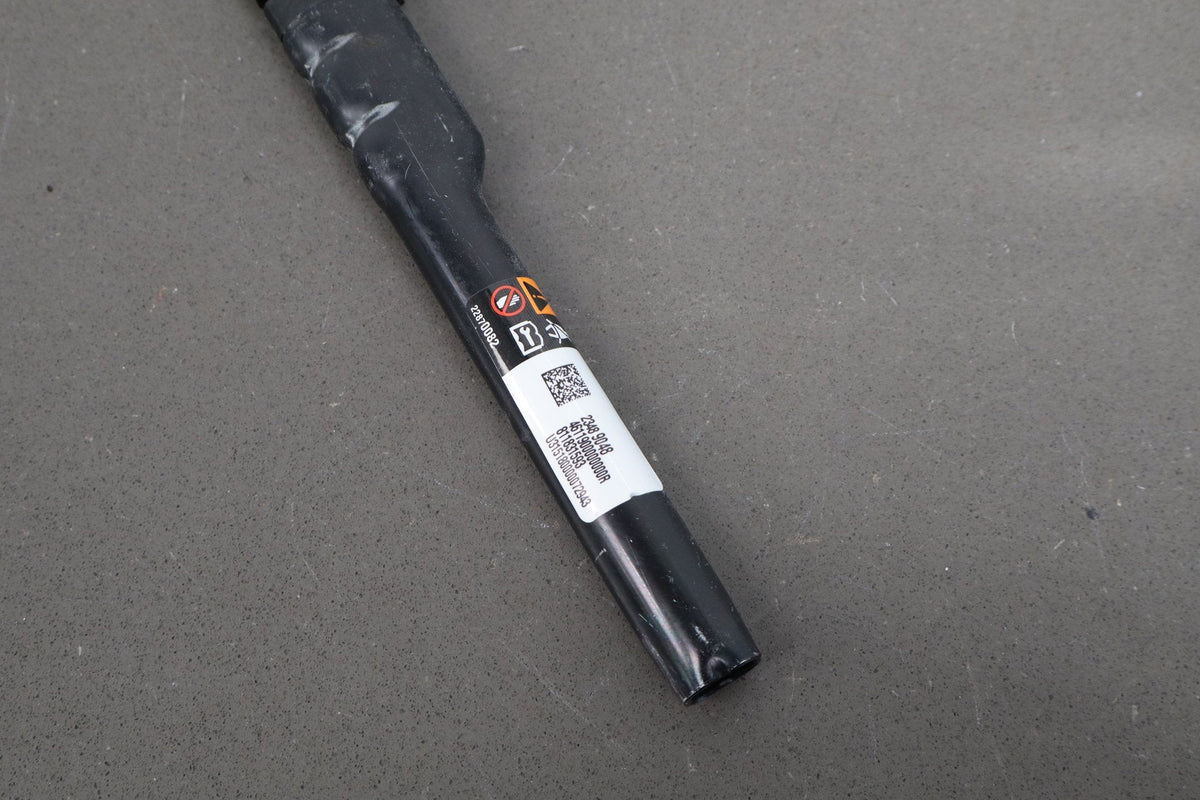 15-20 Cadillac Escalade RF Seat Belt Jet Black H2X