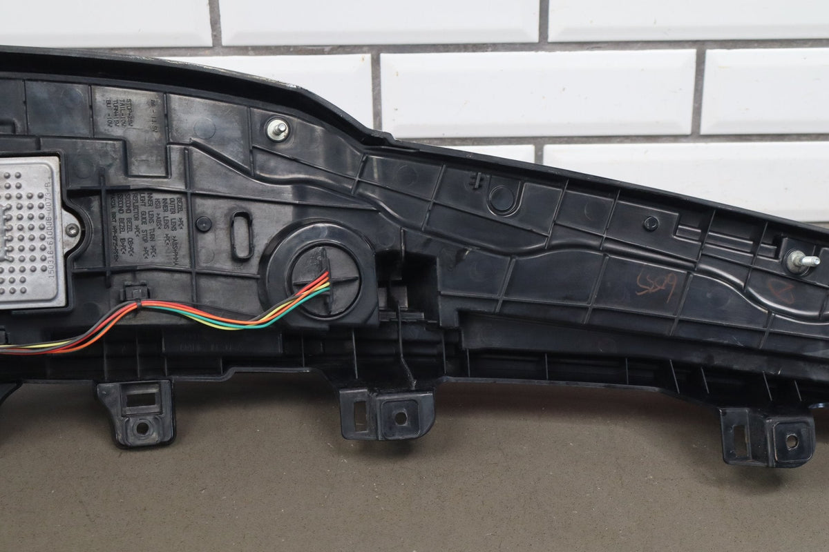 15-20 Cadillac Escalade Right LED Tail Light 84211921
