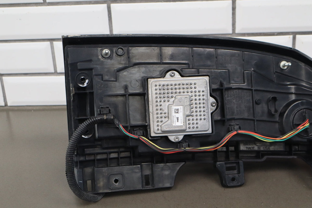 15-20 Cadillac Escalade Right LED Tail Light 84211921