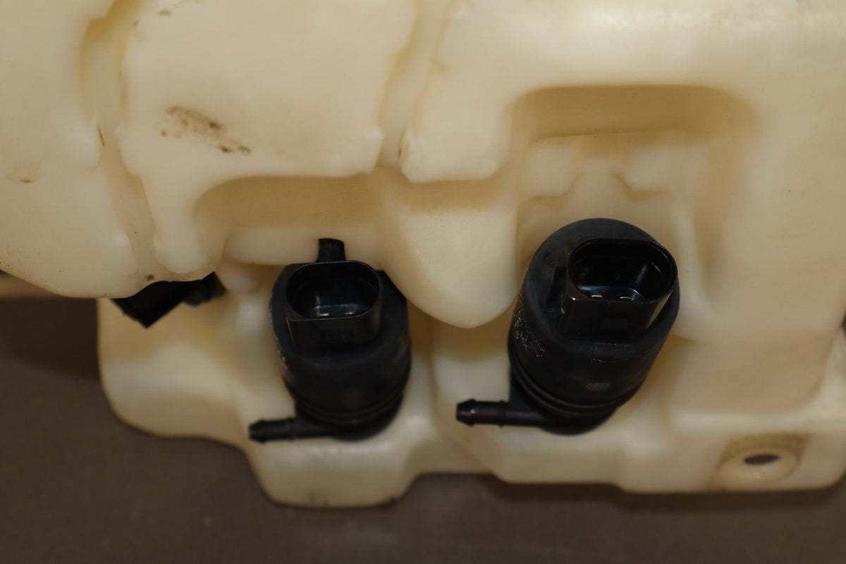 15-20 Cadillac Escalade Washer Bottle Pumps Lid