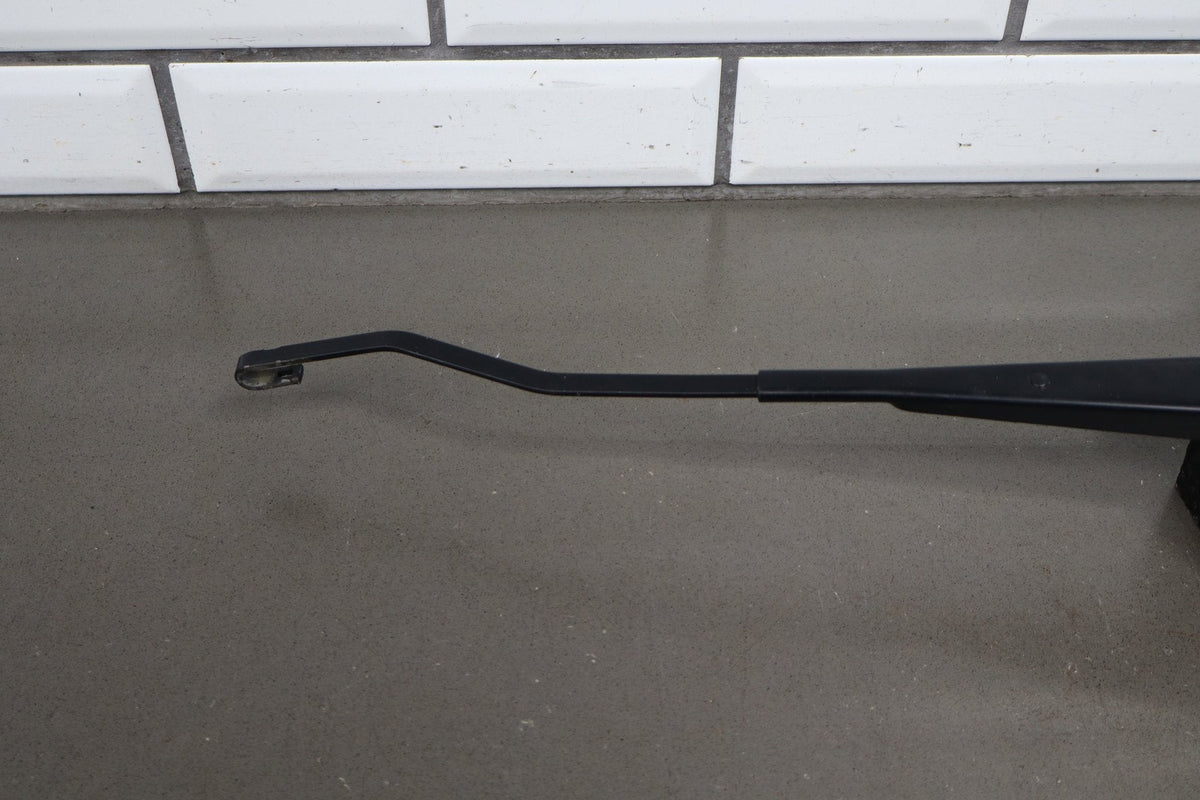 15-20 Cadillac Escalade Wiper Arm Pair No Blades