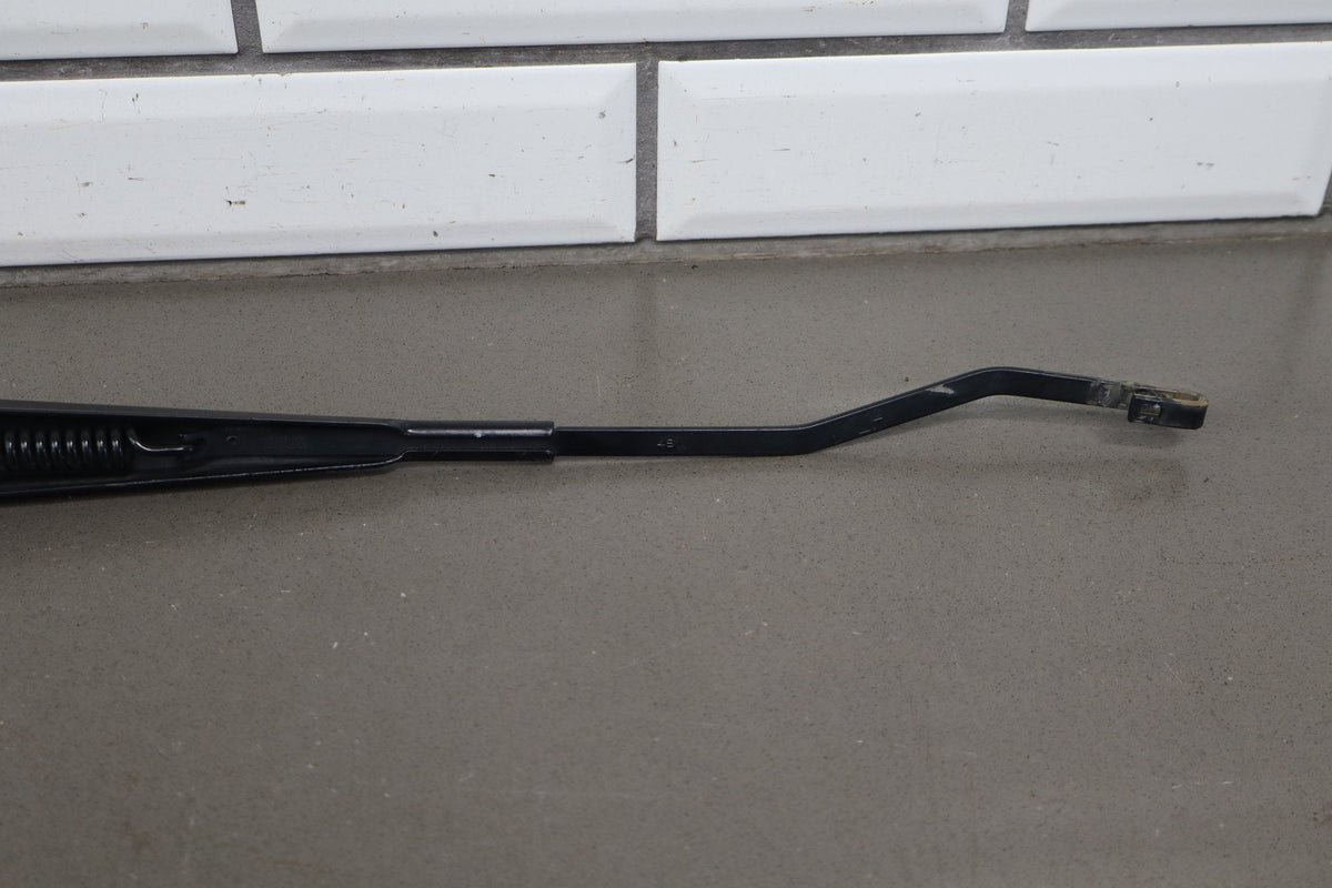 15-20 Cadillac Escalade Wiper Arm Pair No Blades