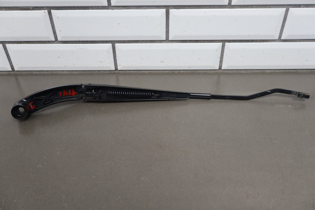 15-20 Cadillac Escalade Wiper Arm Pair No Blades