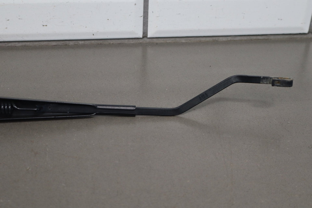 15-20 Cadillac Escalade Wiper Arm Pair No Blades
