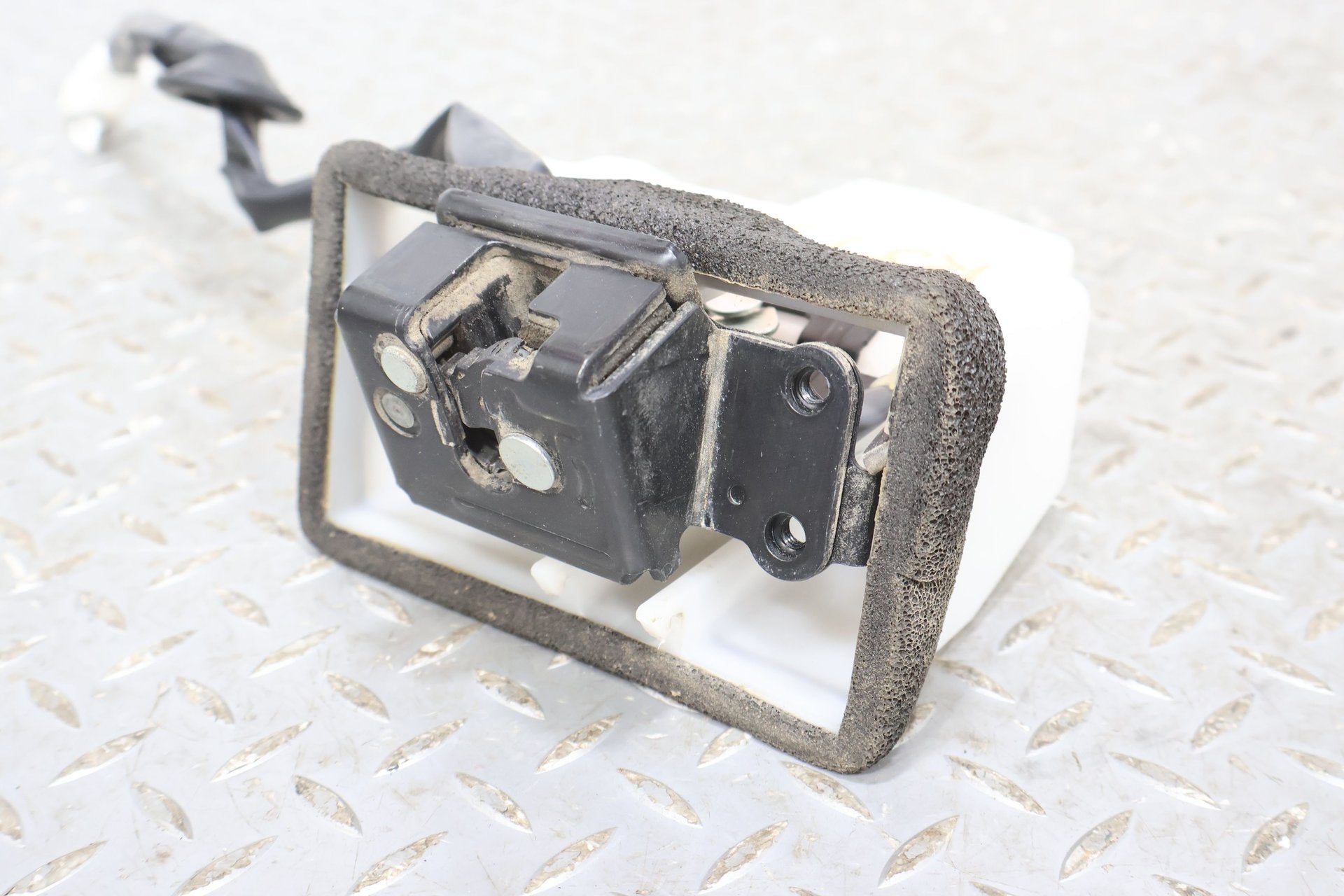 15-20 Toyota 4Runner Rear OEM Tailgate / Hatch Latch (Tested)