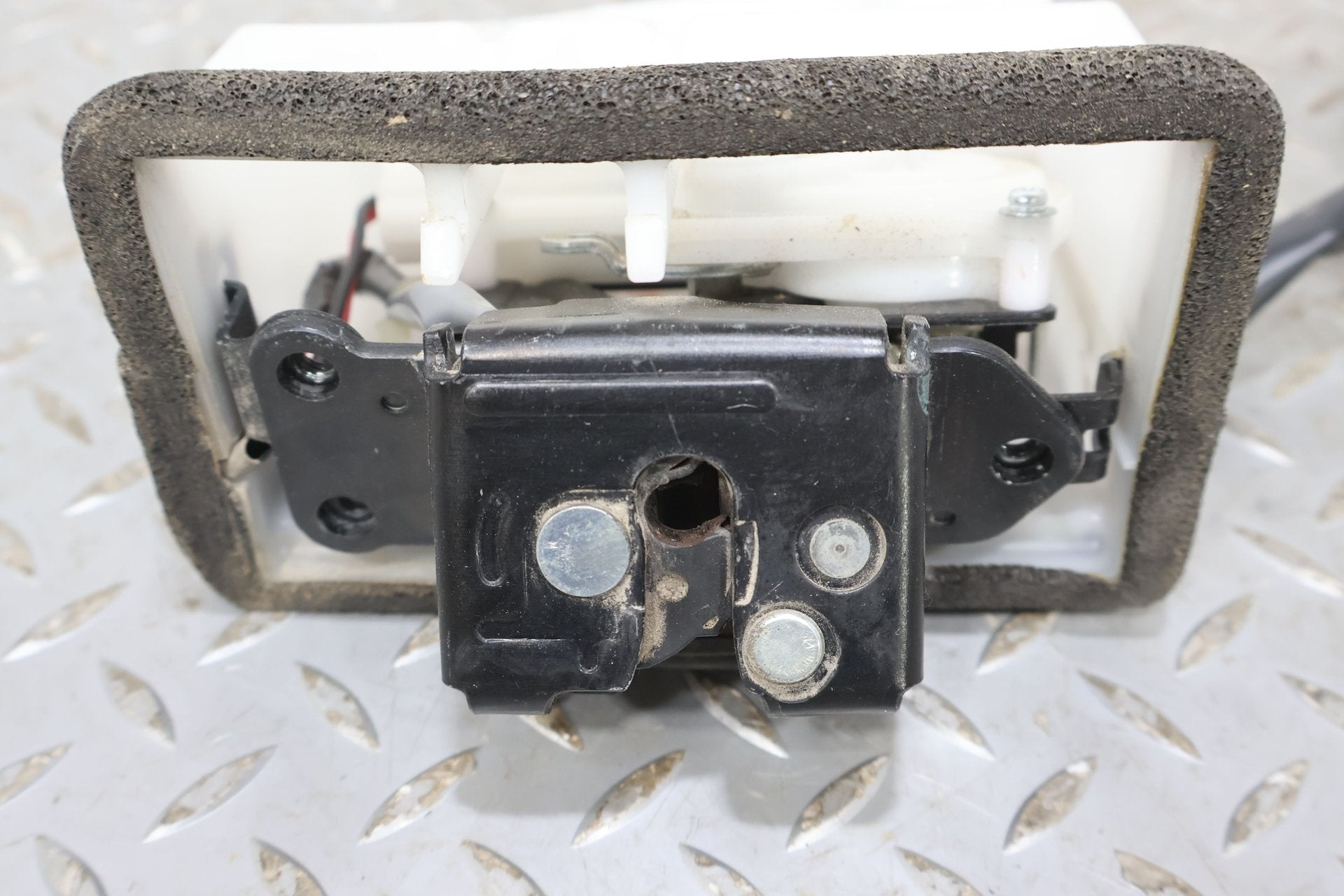 15-20 Toyota 4Runner Rear OEM Tailgate / Hatch Latch (Tested)