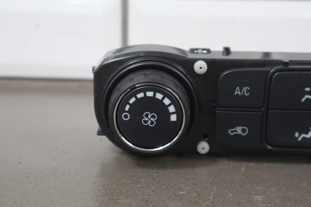 15 - 22 Chevy Colorado OEM Manual Climate Heater Control w Rear Defrost 84199201