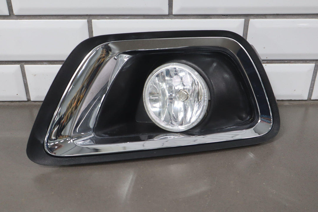 15 - 22 Chevy Colorado Passenger Right RH Fog Light with Bezel OEM