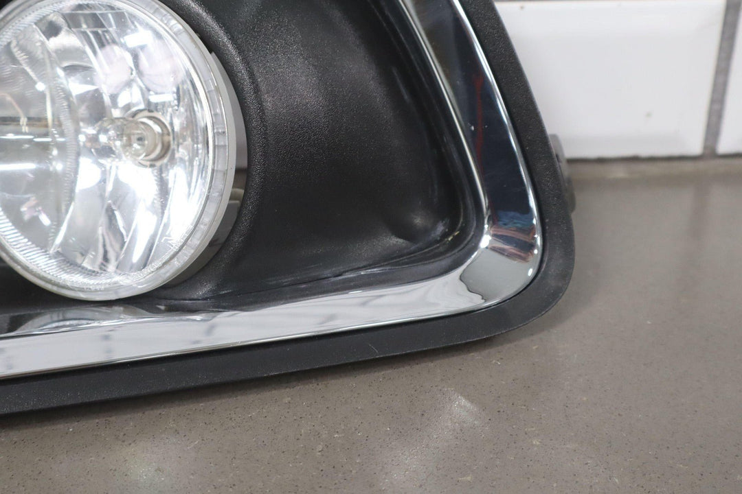 15 - 22 Chevy Colorado Passenger Right RH Fog Light with Bezel OEM