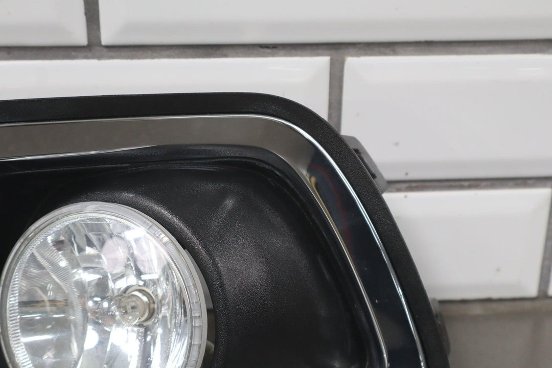 15 - 22 Chevy Colorado Passenger Right RH Fog Light with Bezel OEM