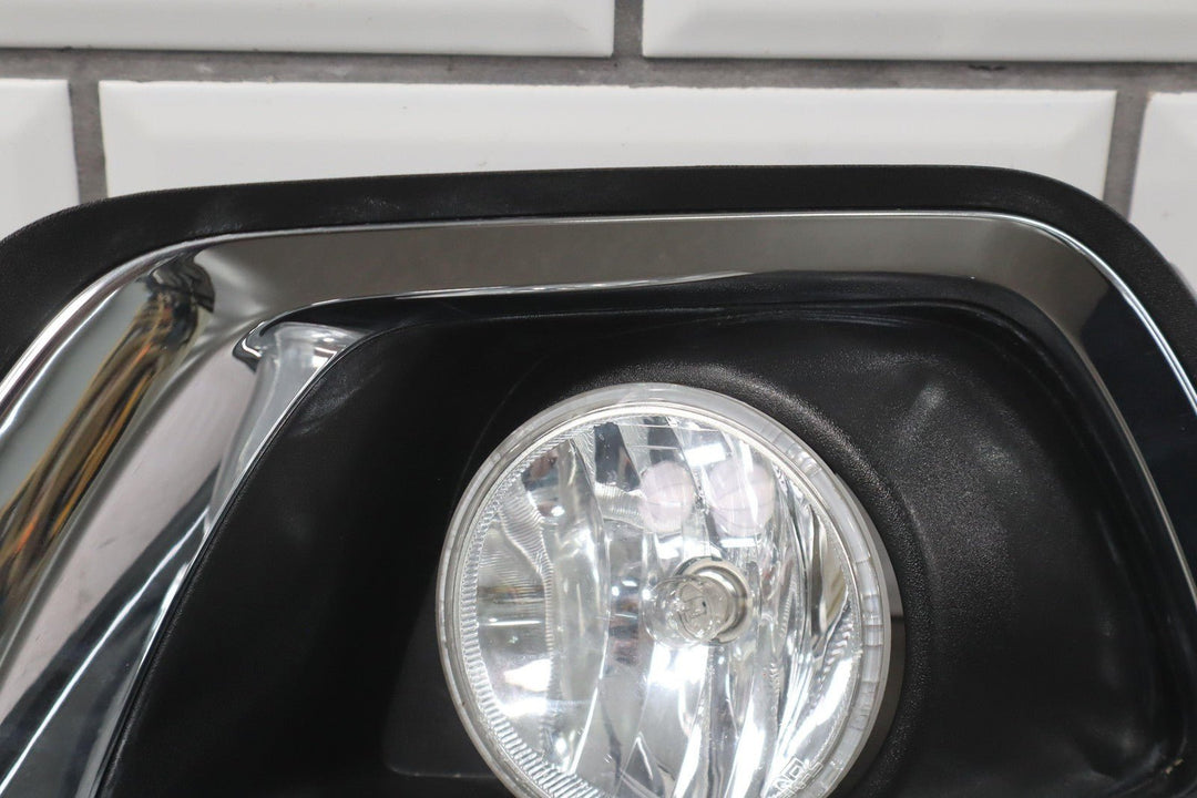 15 - 22 Chevy Colorado Passenger Right RH Fog Light with Bezel OEM