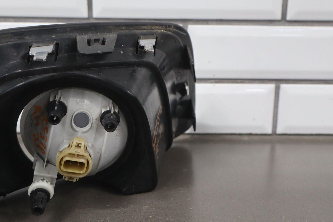 15 - 22 Chevy Colorado Passenger Right RH Fog Light with Bezel OEM