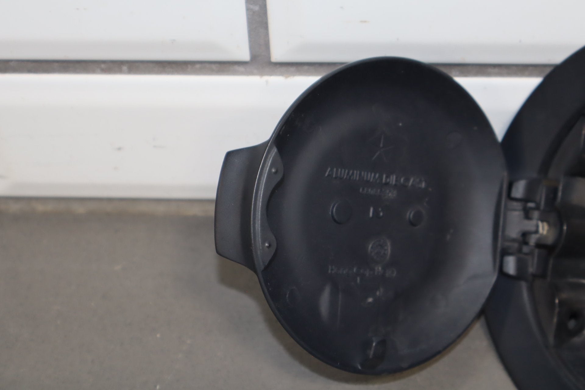 15-23 Challenger Black Gasoline Gas Fuel Filler Door Hatch Lid Panel OEM Factory