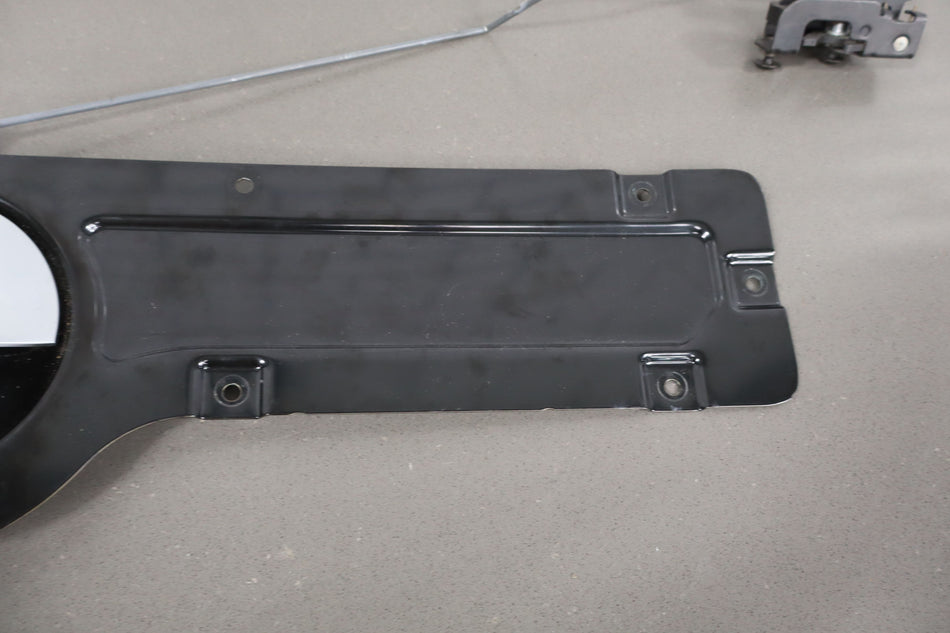 2003-2006 Chevy SSR Tailgate Handle W/Rods & Latches Tested