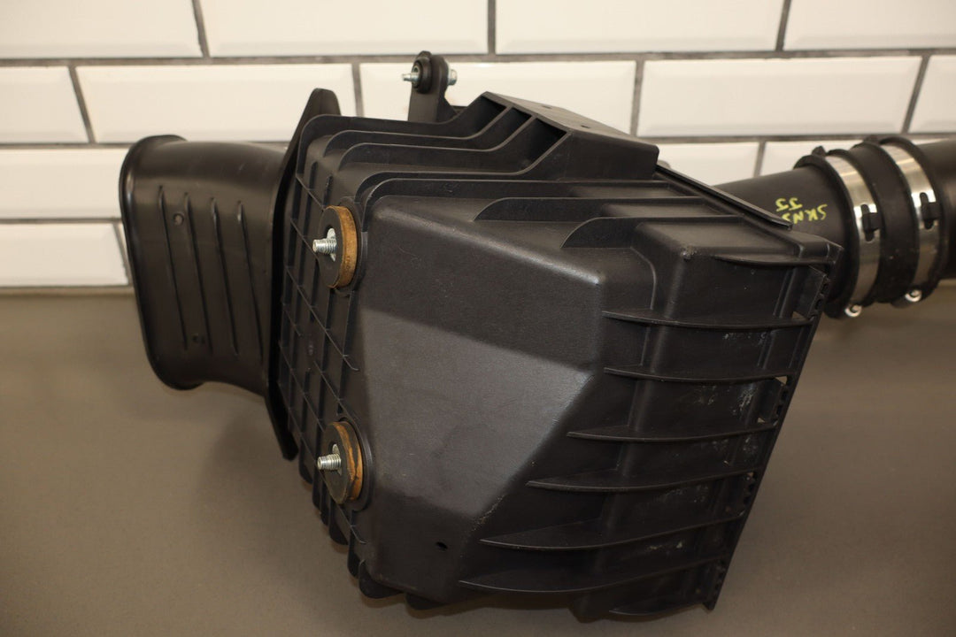 16 - 19 Nissan Titan 5.0L V8 Diesel OEM Air Intake Cleaner Tube Box Base