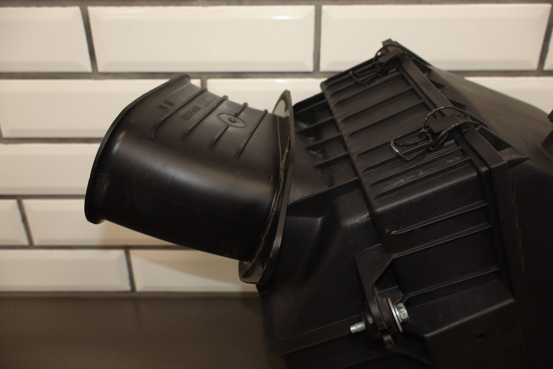 16 - 19 Nissan Titan 5.0L V8 Diesel OEM Air Intake Cleaner Tube Box Base