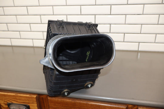 16 - 19 Nissan Titan 5.0L V8 Diesel OEM Air Intake Cleaner Tube Box Base